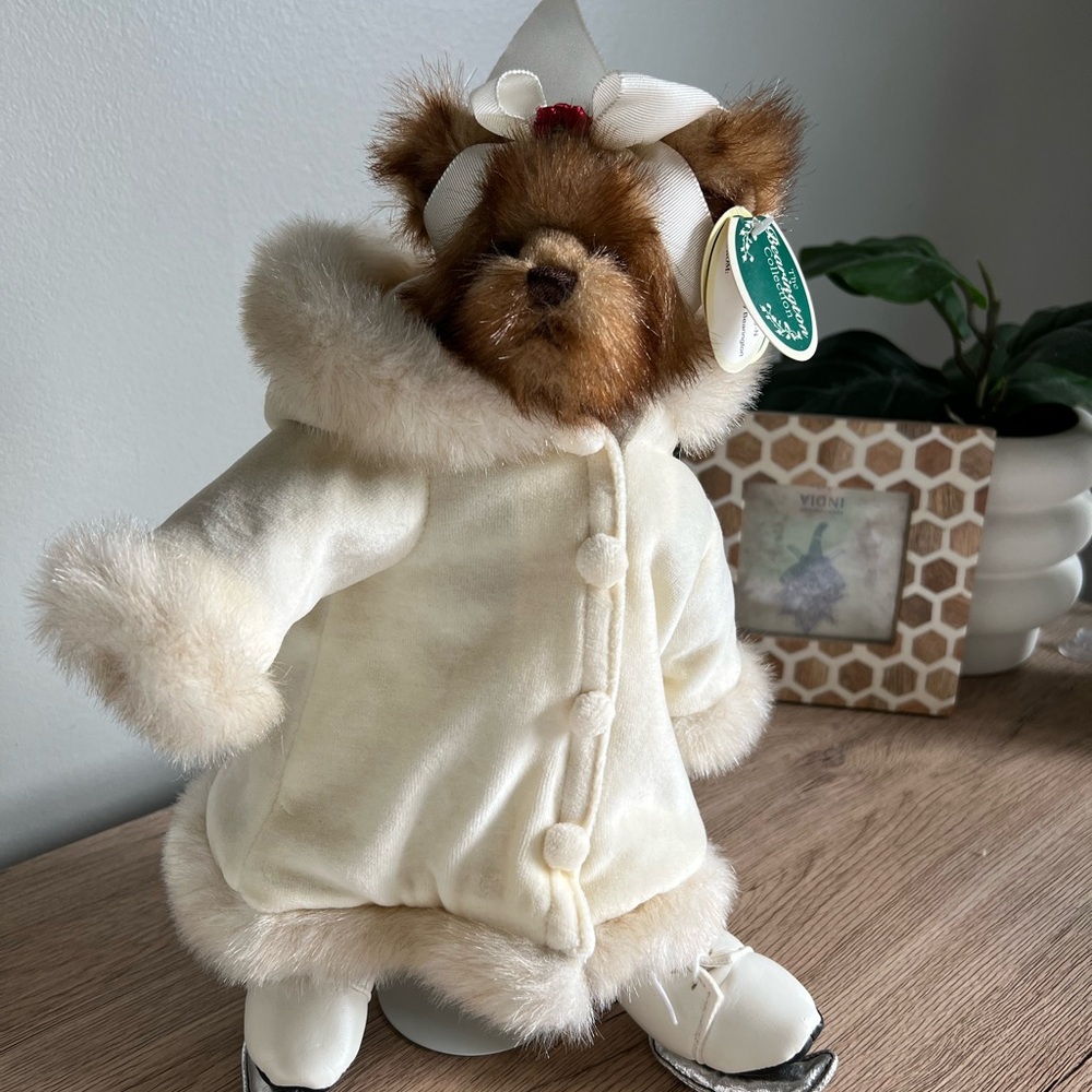 Bearington Bear Dorothy skate collectible